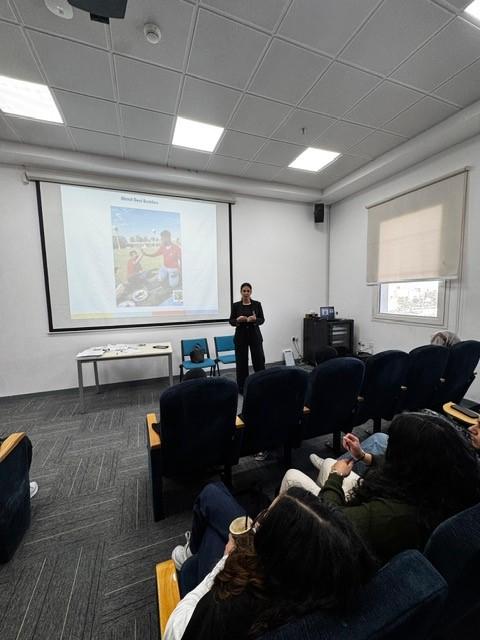 جانب من الحضور من طلاب و طالبات جامعة التأسيس الجامعي